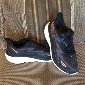 Ladies Hoka Clifton -9. Sz 8.5